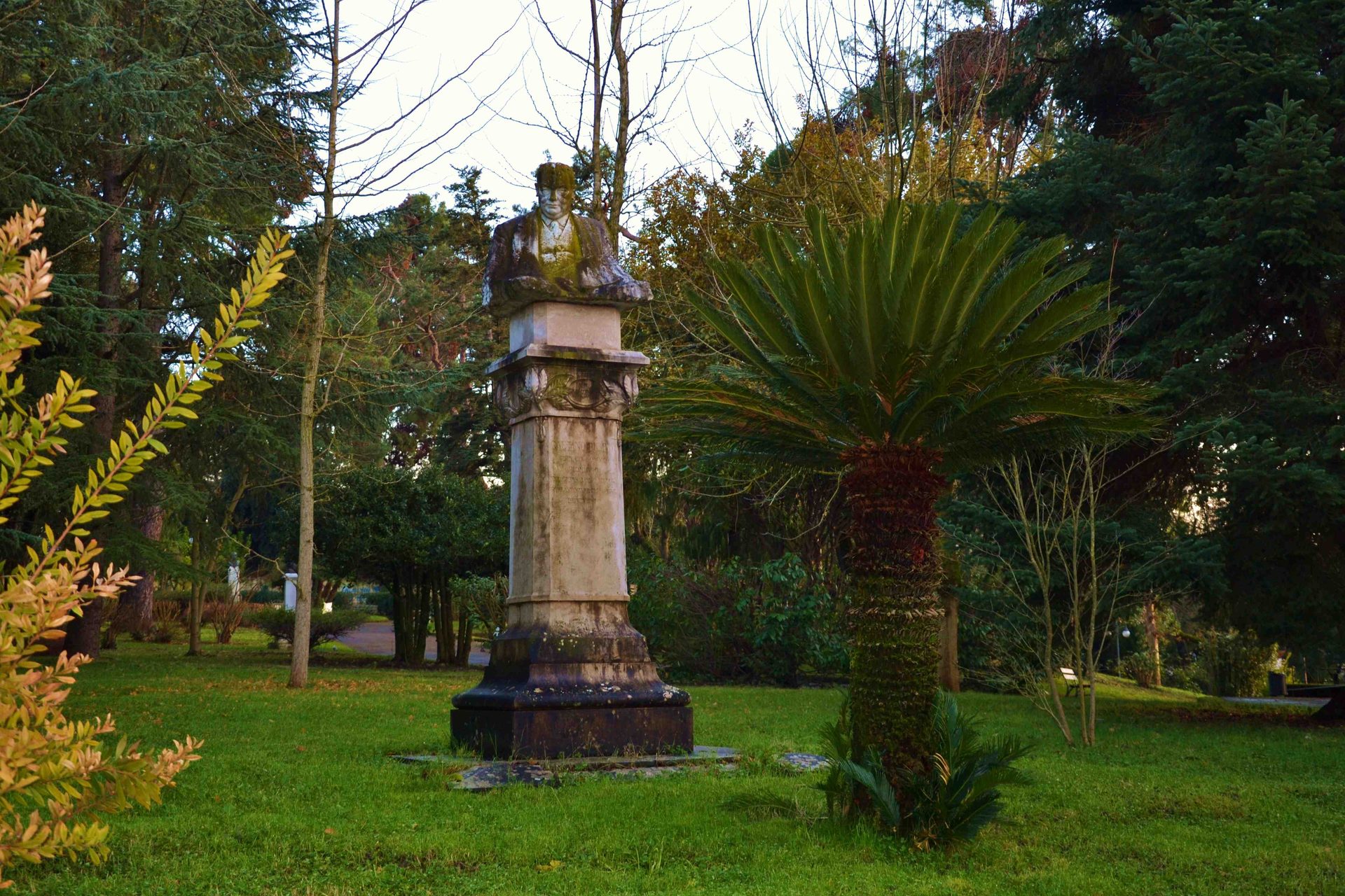 Bust of Rummo in municipal park.jpg
